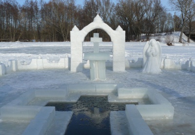 Рятувальники радять на Водохреще залишатися у воді не більше хвилини