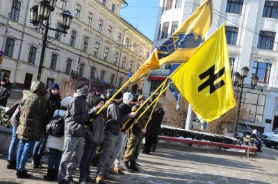 День Соборності у Чернівцях: на площі розгорнули 25-метровий прапор України (ФОТО)