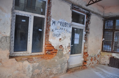 У Чернівцях хочуть знищити старовинний напис на фасаді будинку (ФОТО)