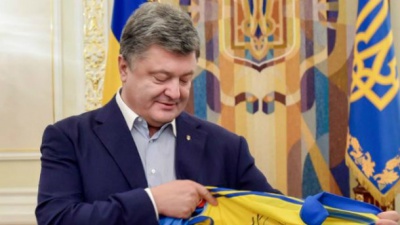 Порошенко передав подарунок до Різдва маленькому чернівчанину