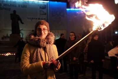 У Чернівцях на Центральній площі вшанували пам’ять загиблих під Крутами (ФОТО)