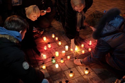 У Чернівцях на Центральній площі вшанували пам’ять загиблих під Крутами (ФОТО)