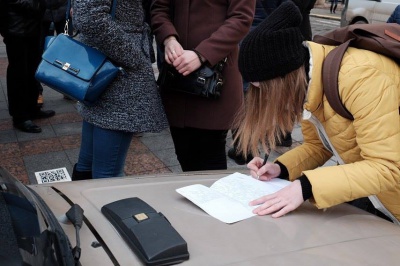 Студенти БДФЕУ мітингують під міськрадою. Прядко просить допомоги в депутатів