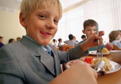 Голова Чернівецької облради просить уряд повернути безкоштовні сніданки школярів