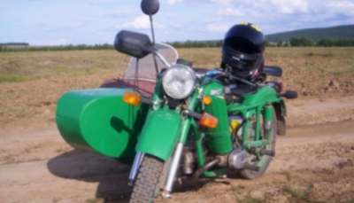 На Буковині пенсіонерка розвозить пошту мотоциклом