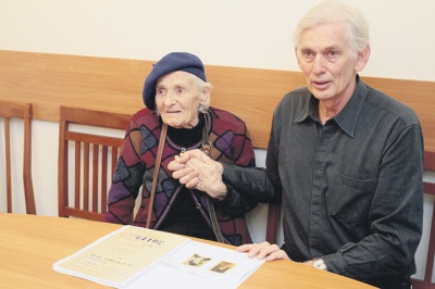 СБУ допомогла жительці Австралії дізнатися правду про її батька-буковинця через 79 років після смерті