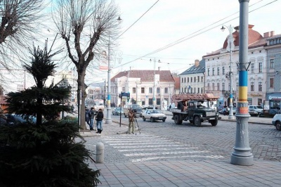 З приміщення мерії Чернівців демонтували кондиціонери (ФОТО)