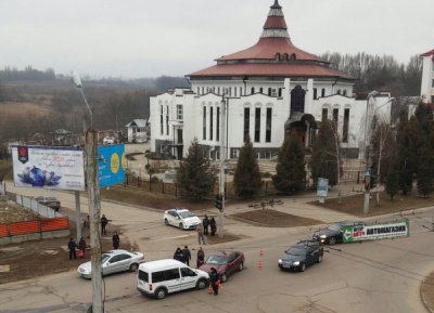 У Чернівцях на перехресті зіткнулися два легковики (ФОТО)