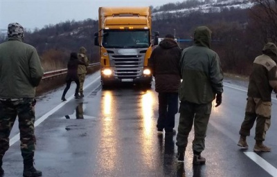 Україна і Росія проводять консультації щодо відновлення руху вантажівок