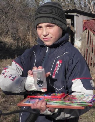 Рятувальники Буковини нагородили хлопця, який виніс з вогню своїх братів і сестер