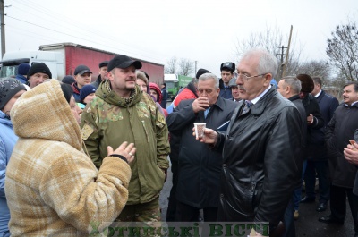 Хотинські активісти розблокувати трасу і поїхали до Гройсмана