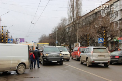 У Чернівцях іномарка збила жінку на вулиці Комарова (ФОТО)