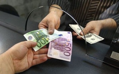 Експерти радять не кидатися міняти валюту при коливання курсу