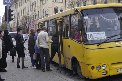 Депутат міськради емоційно описала поїздку в маршрутці у Чернівцях