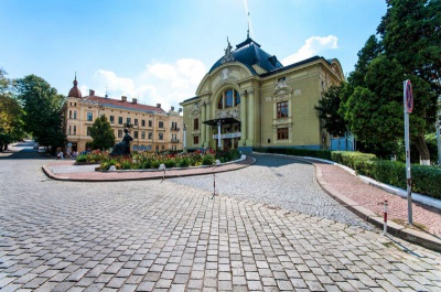 Чернівці потрапили до рейтингу найкращих місць в Україні для весільної подорожі