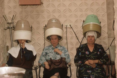 Весілля, пологовий будинок і перукарня у Чернівцях 1988-го: світлини французького фотографа