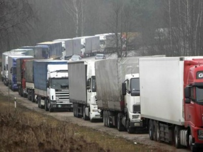 Уряд дозволив транзит російських вантажівок з 25 лютого 