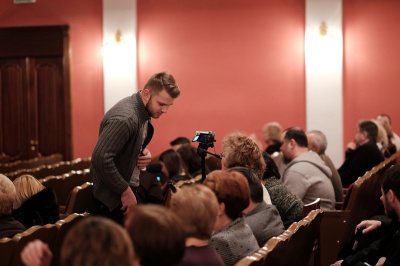 У Чернівцях сестри Тельнюк заспівали поезію Шевченка під музику симфонічного оркестру (ФОТО)