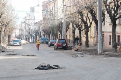 Завершення ремонту вулиці Хмельницького відкладається до вересня