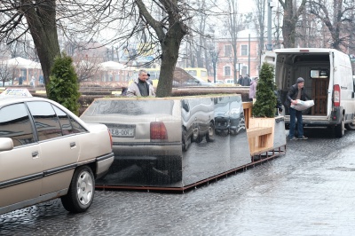 На Соборній площі в Чернівцях встановили парклет (ФОТО)