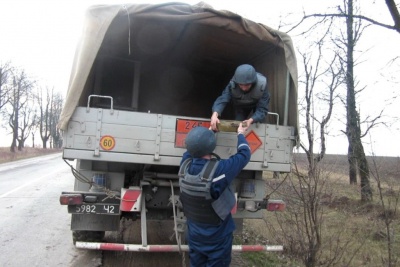 На узбіччі дороги на Буковині знайшли протитанкову міну