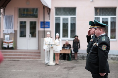 У військово-спортивному ліцеї Чернівців відкрили меморіальну дошку героя Небесної сотні Щербанюка (ФОТО)