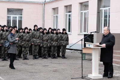 У військово-спортивному ліцеї Чернівців відкрили меморіальну дошку героя Небесної сотні Щербанюка (ФОТО)