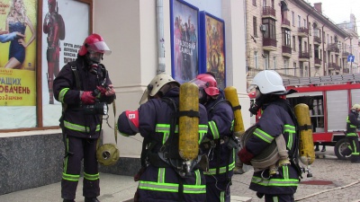 З кінотеатру "Чернівці" евакуйовували людей (ФОТО)