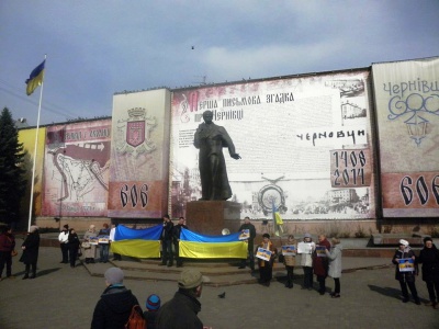 "Волю Надії!": у Чернівцях провели мітинг на підтримку Савченко (ФОТО)