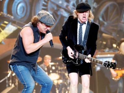 Cолісту легендарного гурту AC/DC загрожує повна втрата слуху