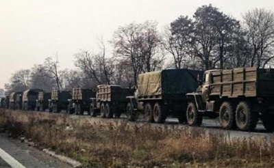 Розвідка: Офіцери російської армії супроводжують озброєння для бойовиків