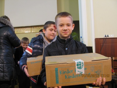 Чернівецькі діти отримали подарунки від ровесників з Німеччини (ФОТО)