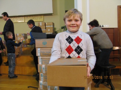 Чернівецькі діти отримали подарунки від ровесників з Німеччини (ФОТО)