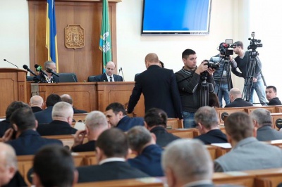 Депутати облради придумали, як "зам’яти" скандал з подвійним громадянством на Буковині