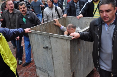 Фіктивна люстрація: очищення влади на Буковині забалакали й утопили в тяганині