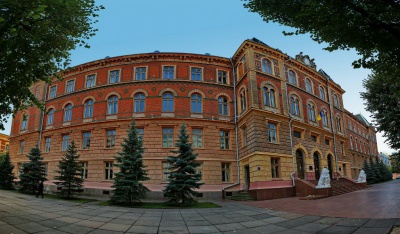 Чернівецька ратуша і "будинок з левами" — серед найкращих адмінбудівель України
