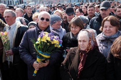 Нові поліцейські вже вишикувались на Центральній площі Чернівців (ФОТО)