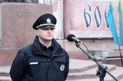 Нові поліцейські вже вишикувались на Центральній площі Чернівців (ФОТО)