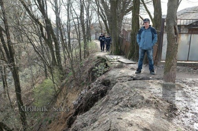 "Почула як тріскають стіни, вхопила дитину і вибігла на вулицю", - мешканка пошкодженого будинку