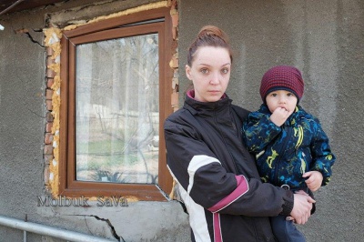 "Почула як тріскають стіни, вхопила дитину і вибігла на вулицю", - мешканка пошкодженого будинку