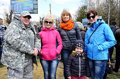 У Чернівцях висадили дубочки у пам’ять про загиблих героїв АТО (ФОТО)