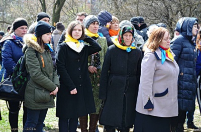 У Чернівцях висадили дубочки у пам’ять про загиблих героїв АТО (ФОТО)