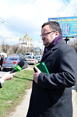 У Чернівцях висадили дубочки у пам’ять про загиблих героїв АТО (ФОТО)