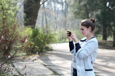 У Ботанічному саду ЧНУ зацвіли магнолії та нарциси з ароматом дощу (ФОТО)