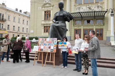 Художниці з Чернівців присвятили свої картини Надії Савченко (ФОТО)