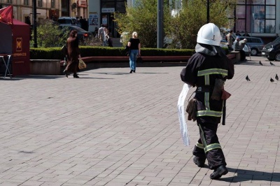 У центрі Чернівців поліція, рятувальники і сапери шукали вибухівку (ФОТО)