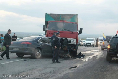 Жахлива ДТП неподалік Чернівців: зіткнулися три автомобілі, є загиблі (ФОТО)