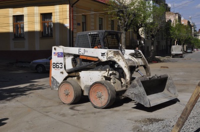 Вулицю Богдана Хмельницького у Чернівцях ремонтуватимуть з ранку до ночі і на вихідних (ФОТО)