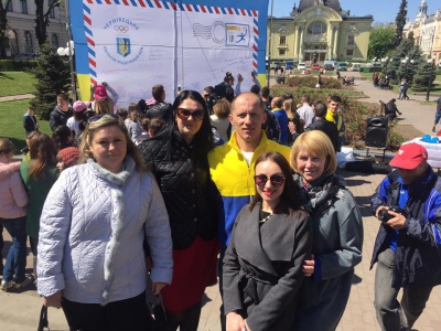 У Чернівцях презентували найбільшу в Україні Олімпійську листівку (ФОТО)