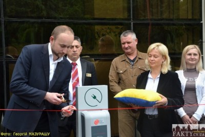 У Чернівцях відкрили ще одну заправку для електромобілів